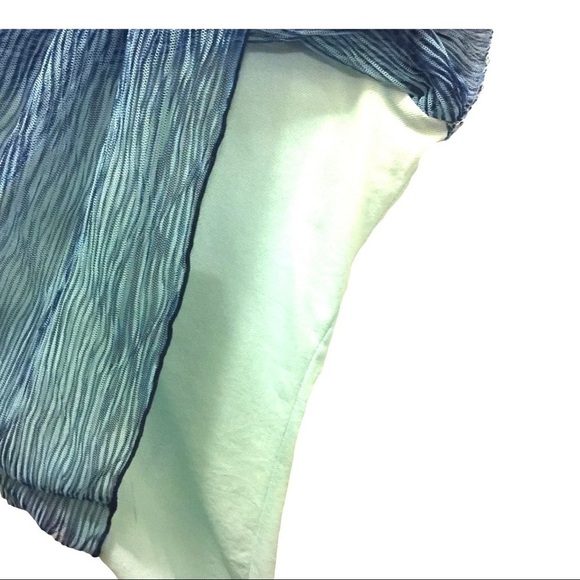 𝅺crop top poly mesh wave pattern overlay lined short sleeve v-neck summer top. - Picture 9 of 9